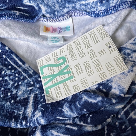 LuLaRoe Cassie Pencil Skirt SZ 2XL - Picture 2 of 3